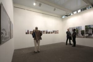 Basel Updates: giovani, e fair-specific. Fototour da Art Statements: c’è anche la galleria Fonti in versione Africana…