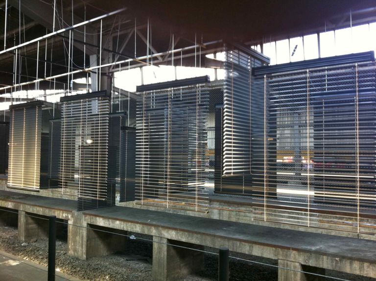 Haegue Yang Hauptbahnhof Kassel Updates: terza fotogallery da Kassel. Il giro per dOCUMENTA si conclude con la visita alla Hauptbahnhof, all’Orangerie e al parco di Karlsaue. Con qualche detour…
