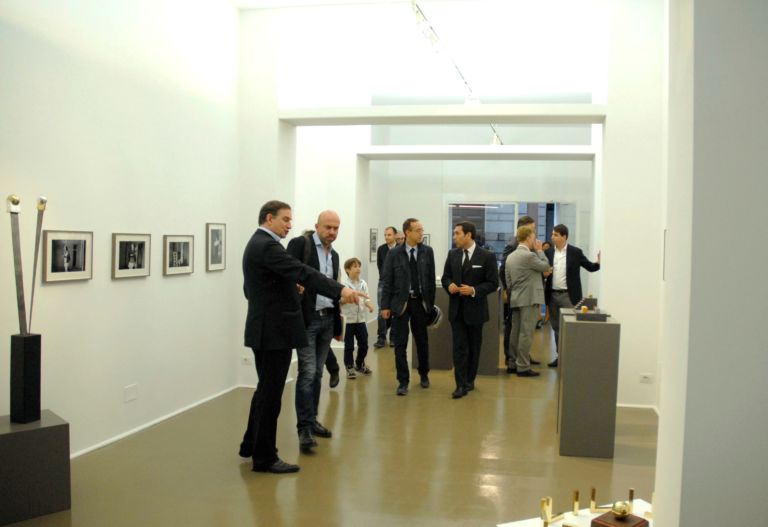 Liliana Maresca. Un’identità multiforme. Veduta dell'inaugurazione presso la Galleria Spazio Nuovo, Roma 2012
