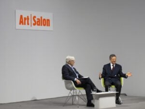 Basel Updates: musei contro gallerie, partita persa. Ma ci salveranno i social network. Tutto il Deitch-pensiero in un talk di Art Salon