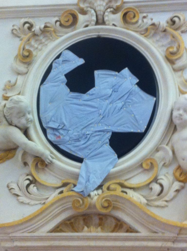 L’opening della mostra Clouds in trousers di Tom Burr a Città della Pieve 4 Serata di inizio estate in Umbria. A Città della Pieve per la personale dell’americano Tom Burr, poi tutti a vedere la collezione Lauro. Ecco chiccera…