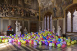 La Serpe 2012 bronzo palloncini foto di Serge Domingie La Maestà di Simone Martini e Gli effetti del Buono e del Cattivo Governo possono convivere (stabilmente) con opere d'arte contemporanea? Francesco Carone nel Palazzo Pubblico di Siena lancia la sfida. E il dibattito