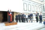 La cerimonia di presentazione al pubblico della Porta della Mandorla foto Opera ambra nepi Passare sotto un capolavoro. Dieci anni di make up, torna a splendere la Porta della Mandorla del Duomo di Firenze, ecco le bellissime immagini