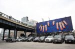 Maurizio Cattelan Toilet Paper High Line Art New York 1 Dieci dita mozzate per il ritorno di Cattelan. È durato un anno e due mesi il ritiro dalle scene del Maurizio nazionale. Che a New York sale sulla High Lane…