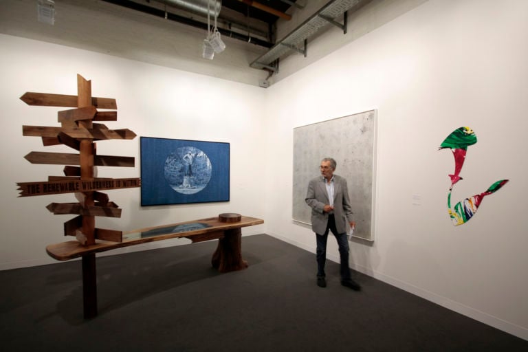 Raucci e Santamaria Napoli foto Vincenzo Todaro Basel Updates: la carrellata degli italiani. Fra arte storicizzata e qualche slancio per nomi nuovi, promosse le gallerie di scena ad Art Basel. Un po’ di immagini dagli stand…