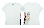 Rihanna e Katy Perry OneTShirt by Tobias Rehberger In spiaggia con Rihanna e Justin Bieber. Stampati sulla maglietta di Tobias Rehberger. Si presenta a10CorsoComo, è la nuova collezione OneTShirt