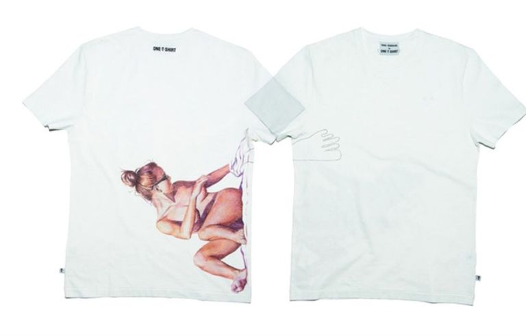 Rosie Jones OneTShirt by Tobias Rehberger In spiaggia con Rihanna e Justin Bieber. Stampati sulla maglietta di Tobias Rehberger. Si presenta a10CorsoComo, è la nuova collezione OneTShirt
