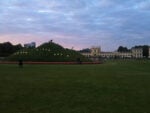 Song Dong al tramonto Kassel updates: a tarda sera, nel parco di Karlsaue. Prospettive diverse e scoperte interessanti su dOCUMENTA (13), cominciando proprio dall’orologio di Anri Sala…