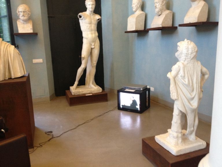 Teatro delle Esposizioni Villa Medici Roma 2 Mostre di fine corso? No, per i borsisti di Villa Medici c’è un Teatro delle Esposizioni. Due serate all’insegna della trasversalità creativa, qui tutte le foto