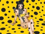 louis vuitton x yayoi kusama 17 La febbre dei pois. Yayoi Kusama stilista per Louis Vuitton. Quando sandali, minigonne e trench diventano opere d’arte. Look per art lovers, con il vizio del fashion. Ecco le foto