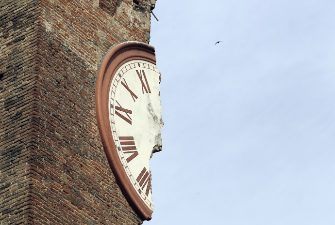 Artisti per l’Emilia. Un’asta benefica istituzionale, con tanti pezzi da novanta: da Fontana a Sugimoto, passando per Gabriele Basilico. Tra i promotori anche la Civica di Modena