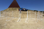 waiting workinprogress Un mandala per celebrare il Rito della Luce. Loredana Longo firma l'opera ai piedi della Piramide di Staccioli, in Sicilia. Torna il percorso spirituale di Antonio Presti, nei giorni del solstizio d'estate. Le foto in anteprima