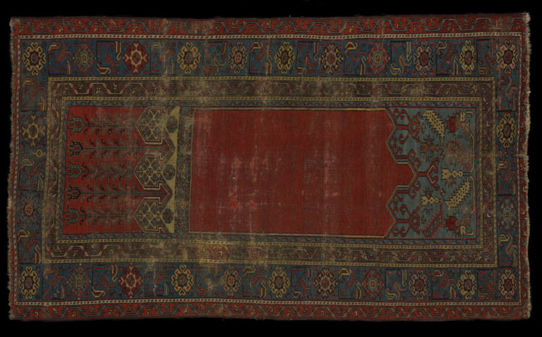 1 Tappeto da preghiera Asia Minore XIX secolo 171 x101 cm1 Villa Medici. Mostre che mettono al tappeto