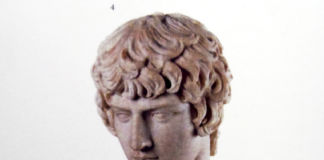 Busto di Antinoo in marmo pario, da Tivoli-Villa Adriana (cat. n. 4)