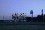 Berlino Montgomery Poesia di strada, disseminando parole sui muri delle città contemporanee. Robert Montgomery a Berlino: un progetto per il vecchio aeroporto di Tempelhof