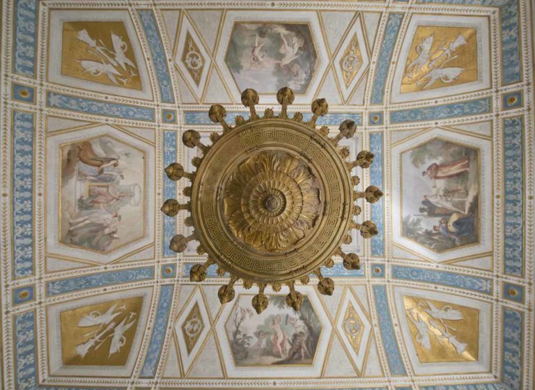 Camera da letto dell’imperatrice particolare del soffitto con affreschi di Giovanni Bevilacqua 1810 ca. Una grande festa italo-austro-francese. Venezia ritrova gli Appartamenti Imperiali d’Austria, le stanze di Sissi, da domani aperte al pubblico nel Museo Correr. Su Artribune le prime foto