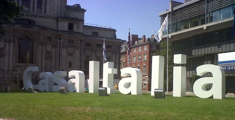 Casa Italia Londra Contraddizioni olimpiche a Casa Italia. Nella base azzurra di Londra il cibo è top (Bottura ai fornelli), ma l'arte fa flop (Tamburro alle pareti). Qual è il senso?