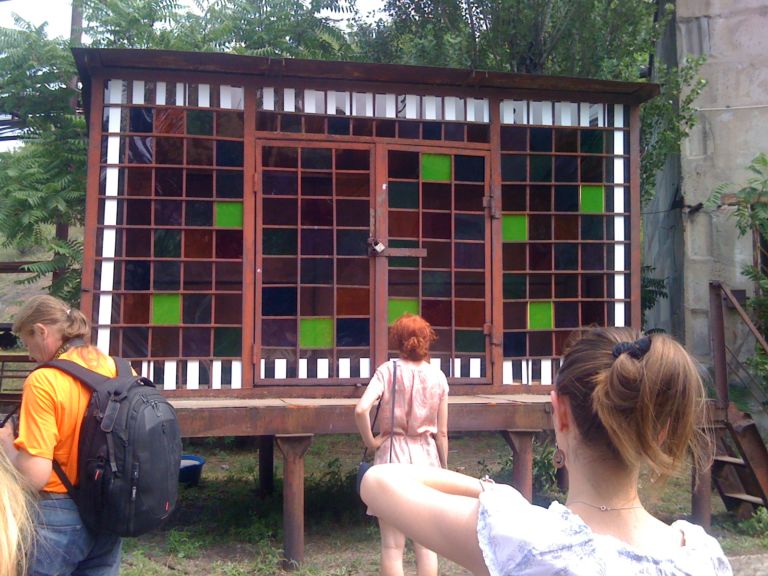 Daniel Buren 5 Dopo i party, la parola passa all’arte. In Ukraina con Fondazione Izolyatsia e Galleria Continua, ecco foto e videointerviste del megaprogetto Where is the time?