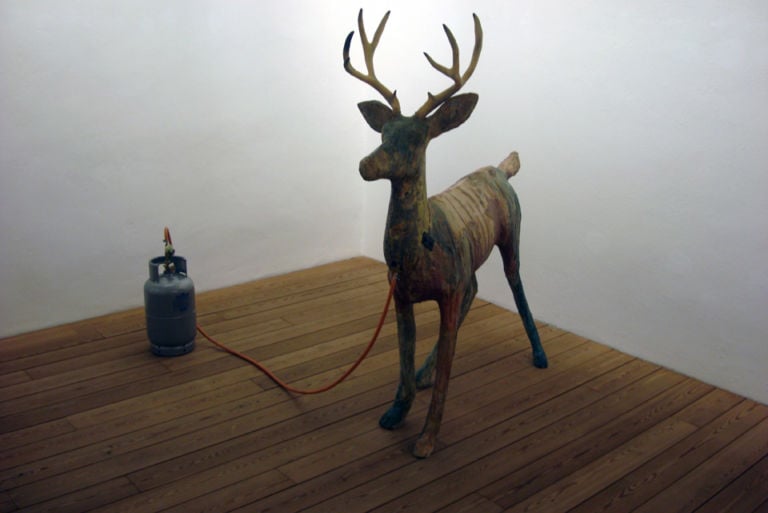 Dennis Oppenheim Untitled Deer 1990 Animal forms wax gas hose gas cast resin copper regulator. Le allegorie elettriche di Dennis Oppenheim