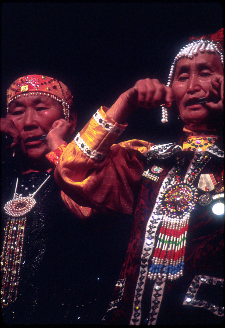 Jews Harp performers at the Insternational Jews Harp Conference in Yakutsk 1991 Marranzano Rhapsody. Un viaggio (sonoro) in Siberia