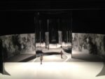 La scenografia teatrale firmata da Mark Wallinger Tiziano alla National Gallery di Londra. Tra costumi di scena, coreografie, poesie e lo 'scandaloso' peep show di Mark Wallinger. Tutte le foto in anteprima