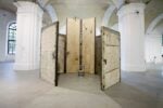 Louise Bourgeois CULPRIT NUMBER TWO 1998 Installation shot Non solo calcio, anche Kiev ha la sua Biennale