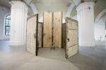 Louise Bourgeois CULPRIT NUMBER TWO 1998 Installation shot Non solo calcio, anche Kiev ha la sua Biennale