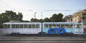 La giovane arte sale sul tram UniCredit. Nell’estate romana (e su Facebook) c’è anche il progetto Contemporary Times. E su Artribune ci sono tutte le foto