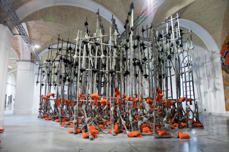 Phyllida Barlow UNTITLED hoardings 2012 Non solo calcio, anche Kiev ha la sua Biennale