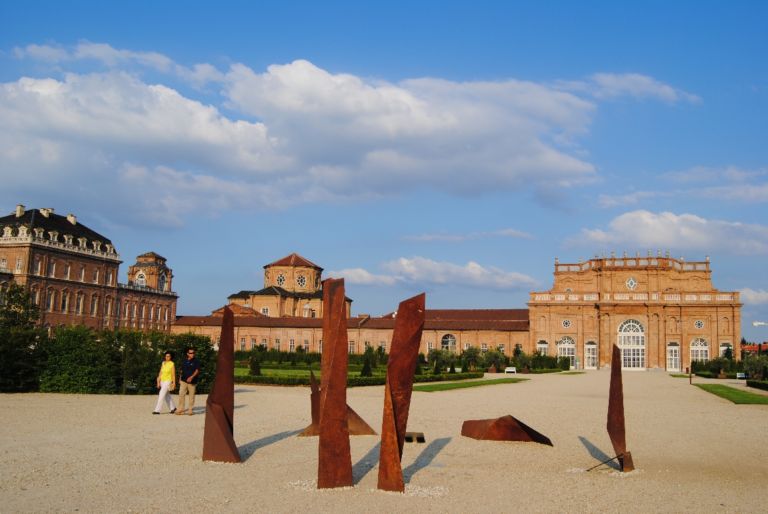 Reggia di Venaria Reale Art Jungle 2012 foto Barbara Reale 9 I Giardini della Venaria Reale? Una Jungla. Anzi, una Art Jungle. Da Paolo Grassino a Fabio Viale, sculture e installazioni per arredare il verde. Il fotoreport di Artribune