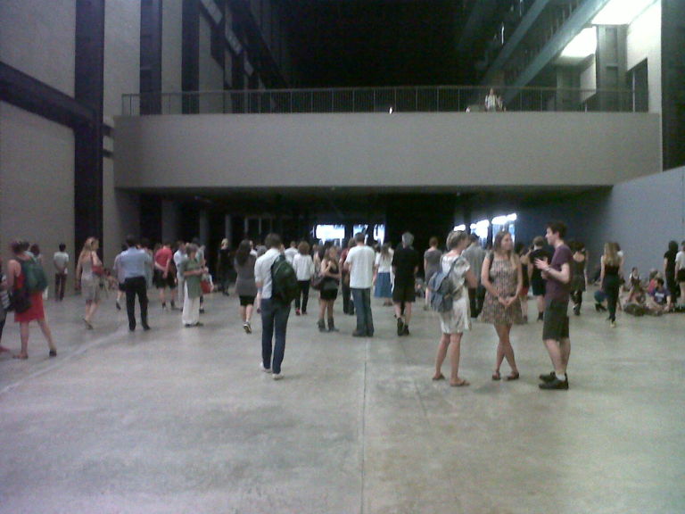 Tino Sehgal These Associations Turbine Hall Tate Modern Londra foto Aldo Colella 12 È impossibile da raccontare, noi ci proviamo con tante immagini. Ecco una full immersion fotografica nel nuovo progetto di Tino Sehgal alla Tate Modern