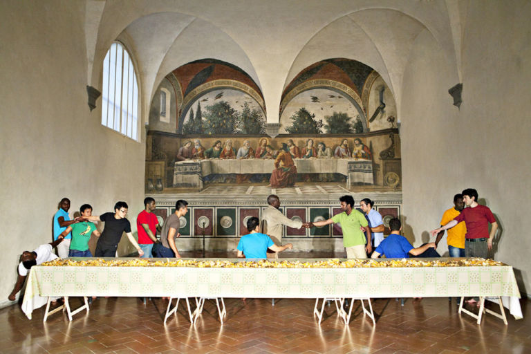 azione presentata nel cenacolo di Borgo Ognissanti 2011 foto di Ela Bialkoswka Quattro azioni coreografiche per quattro cenacoli. La danza contemporanea incontra l’arte rinascimentale a Firenze, con Virglio Sieni