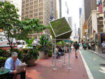broadway green cube New York e l'arte pubblica, antico idillio. Anche il Garment District cambia pelle, nel segno del green. Sbocciano i cubi vegetali di Patricia Leighton e Del Geist