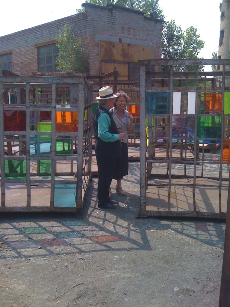 daniel buren con il suo lavoro Dopo i party, la parola passa all’arte. In Ukraina con Fondazione Izolyatsia e Galleria Continua, ecco foto e videointerviste del megaprogetto Where is the time?