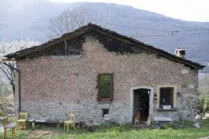 Residenza d’artista? Con questo caldo, solo sopra ai 500 metri grazie. Come in Alta Valle Camonica: è la prima edizione di Case Sparse