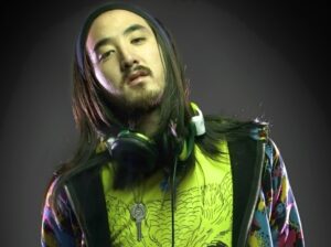 Il minimo indispensabile per Steve Aoki. Vizi e capricci di una star della consolle. Che senza la sua bibita al cocco e uno spara caramelle, di suonare non ne vuole sapere