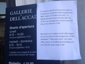Venezia Updates: dopo 7 anni di cantiere così stanno messe le Gallerie dell’Accademia. Fotocopie contraddittorie all’entrata, traduzioni in inglese da cani e zero controlli all’ingresso