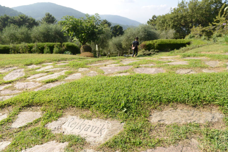 La Marrana Joseph Kosuth Grazia e Gianni Bolongaro. Promenade nell'oasi della Marrana: piccoli focus sulle opere del parco