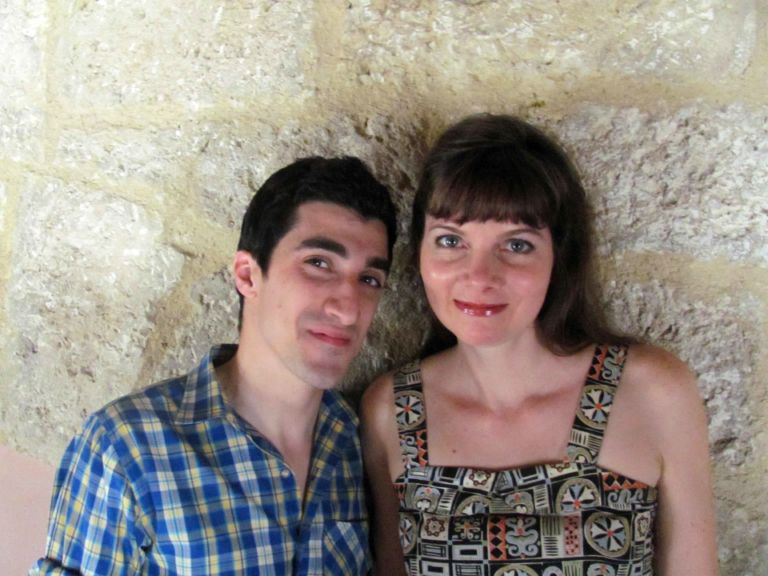Lisa Wade e lartista di Favara Carmelo Nicotra Un rifugio per l’arte. In Sicilia