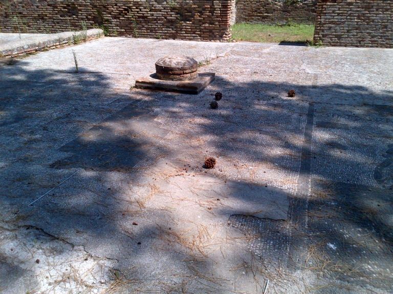 Ostia 15 L’archeologia dell’orrore (con tanto di foto). Una lettera straziante ci svela quel che sapevamo già: così sono messi i nostri beni culturali. Ostia Antica è una discarica. Anche morale e etica