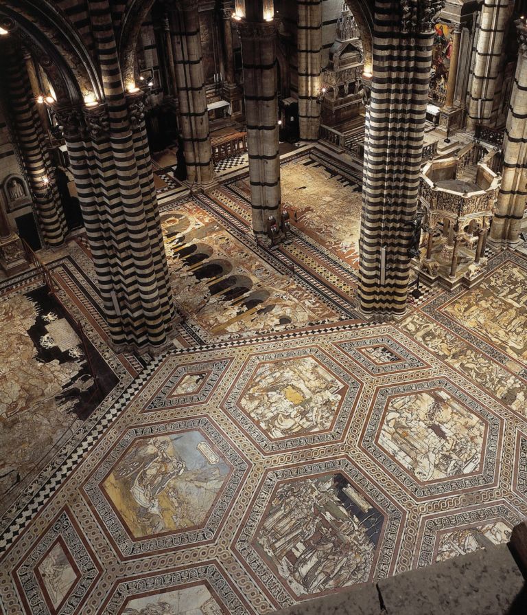 Una veduta complessiva della zona sotto la cupola del Duomo Robe da mettere subito in agenda. Fino a tutto ottobre si potrà vedere il pavimento più bello del mondo. Nel Duomo di Siena. E noi vi anticipiamo un bel po’ di immagini…