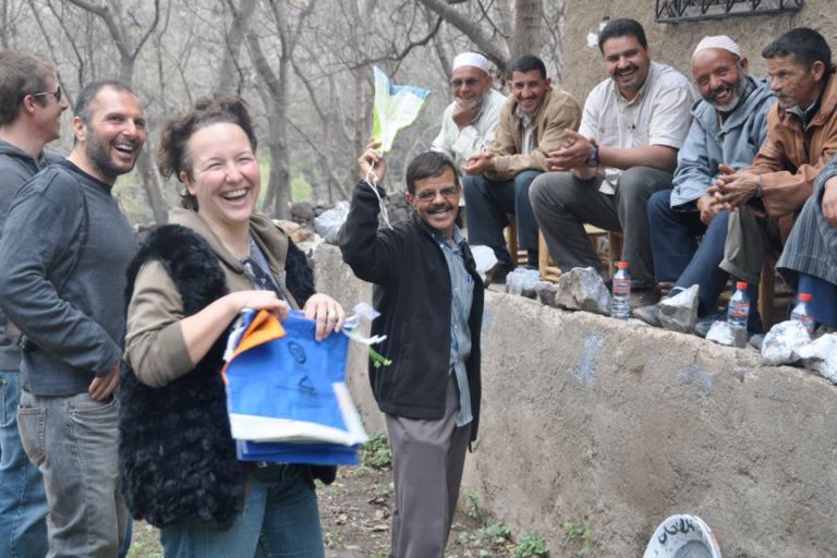 aniko boehler e angelo bellobono durante linaugurazione del museo diffuso Atla(S)now, appunti di viaggio dalle vette del Nord Africa. Il racconto di Angelo Bellobono e Alessandro Facente