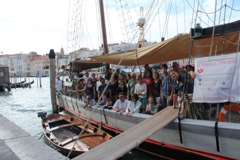 foto gruppo 2 Venezia Updates: Il diario di bordo di Verdi Acque. Le foto del viaggio sul Po, da Cremona alla Serenissima: talk tra le acque, targati Favini-Bianchessi