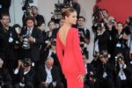 kasia smutniak Lido Updates: Mostra del Cinema, l'opening. Cerimoniali e red carpet, flash puntati sulla madrina Kasia Smutniak. Primo film in concorso? Izmena, del russo Serebrennikov