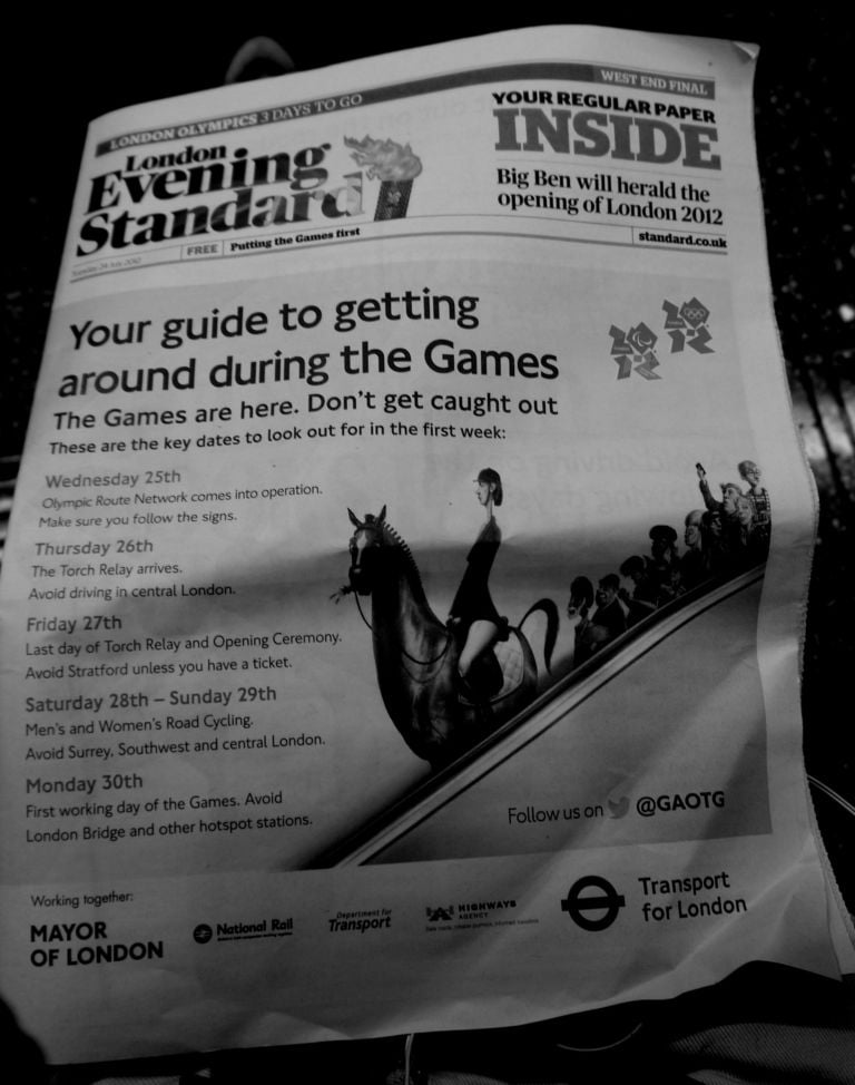 la guida del Transport for London sull Evening Standard foto Martina Federico Il fascino dell’urban backstage. Anche alle Olimpiadi: live from UK un reportage fotografico sulla Londra che trasfigura per l’evento