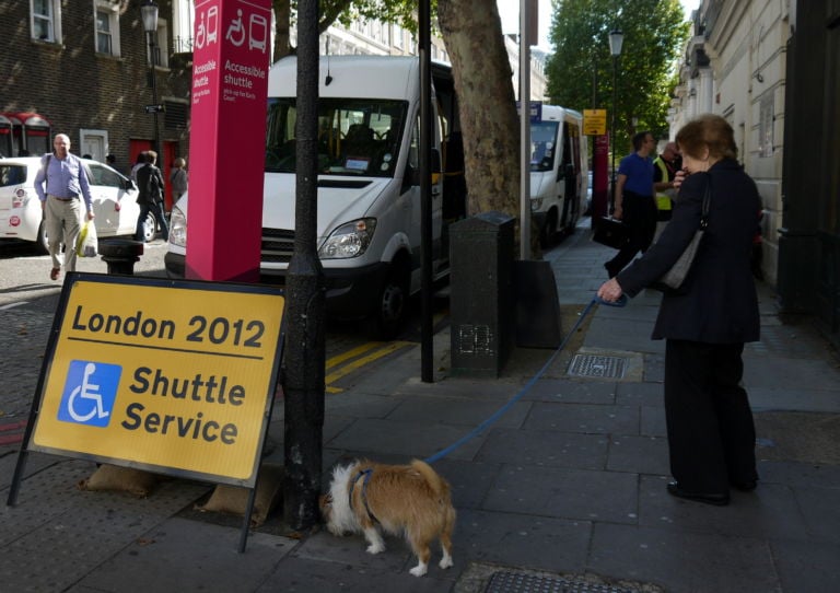 london 2012 shuttle service a Earls Court foto Martina Federico Il fascino dell’urban backstage. Anche alle Olimpiadi: live from UK un reportage fotografico sulla Londra che trasfigura per l’evento