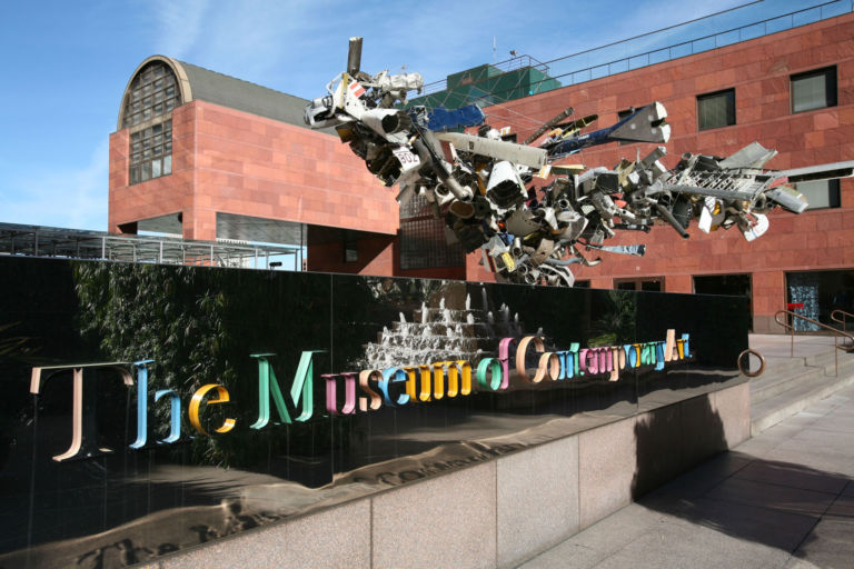 Musei in cambiamento. Al MOCA di Los Angeles si entra gratis grazie a una donazione di 10 milioni