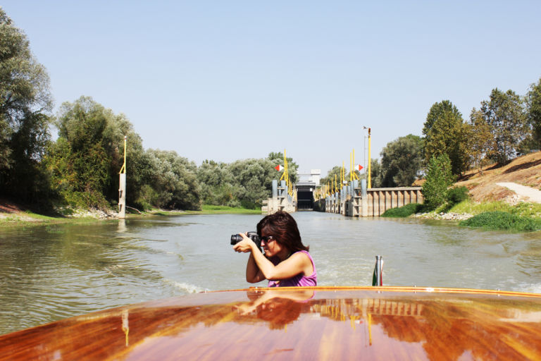 partenza cr Venezia Updates: Il diario di bordo di Verdi Acque. Le foto del viaggio sul Po, da Cremona alla Serenissima: talk tra le acque, targati Favini-Bianchessi