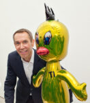 Jeff Koons alla Fondation Beyeler nel 2012 con Titi - 2004-09 - © Jeff Koons - photo © Matthias Willi