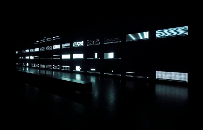 CN 12 unidisplay macm 01 Pulsing planes. Carsten Nicolai all'Hangar Bicocca